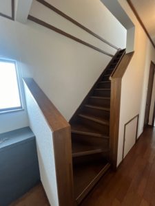 ２階へ階段